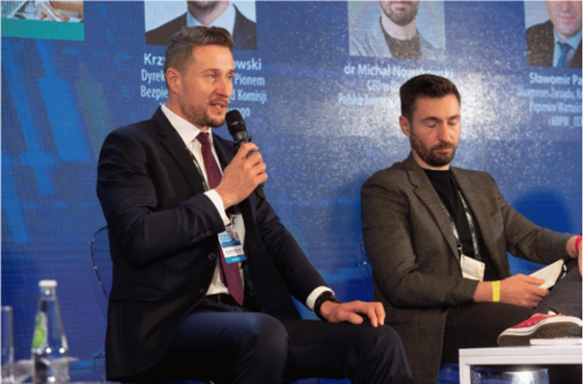 [Zdjęcie: Panel XXIV Konferencji. Od lewej: Krzysztof Dąbrowski, dr Michał Nowakowski]