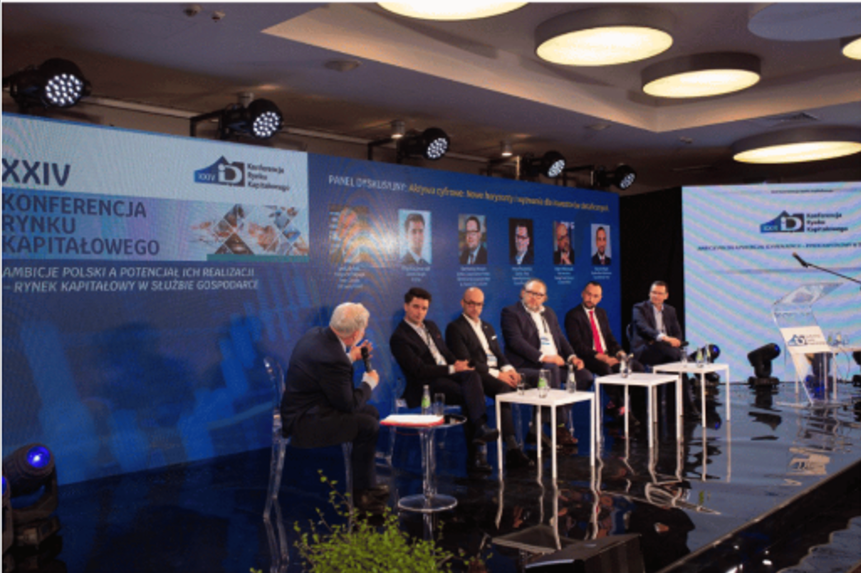 [Zdjęcie: Panel XXIV Konferencji na temat Aktyw Cyfrowych.]